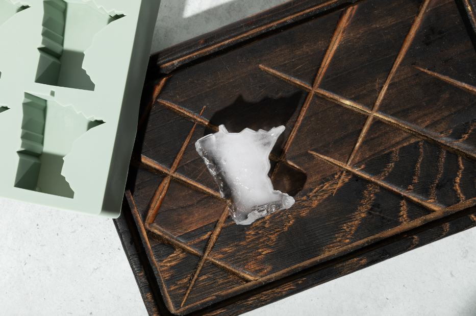 Minnesota Large Ice Cube Tray: Lake Blue